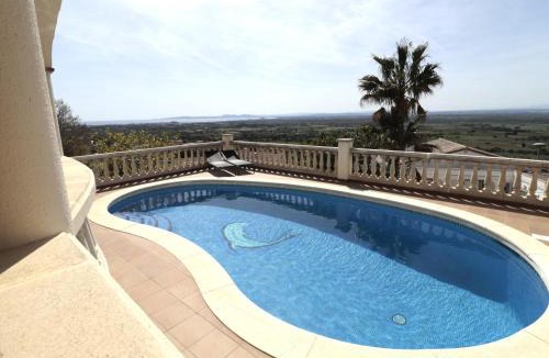 El Mas Isaac House | Disfruta de esta casa con fantásticas vistas, piscina y jardín privado situada en Can Isaac, Palau Saverdera, Costa Brava - ES-366-6