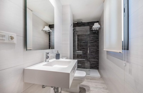 Historical Center Apartment | Dlx Int 2 Bed 3 Bath