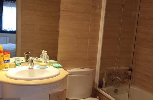 Leon Bed & Breakfast | Dormitorio con baño privado y desayuno