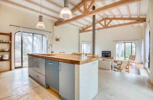 Canapost House | Duna