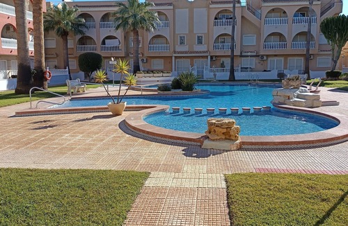 Los Alcazares Apartment | Duplex Apartment 'El Divino' with Shared Pool, Wi-Fi, and Air Conditioning