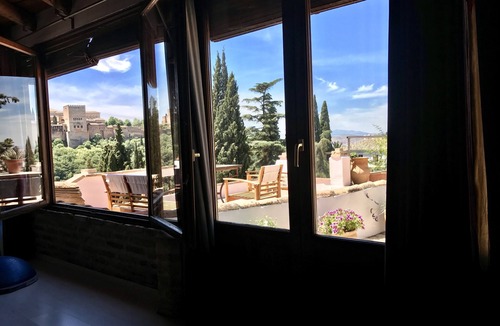 Sacromonte Apartment | Duplex con Terraza y con Vistas Únicas a la Alhambra en el Albayzin
