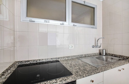 El Medano Apartment | Durazno Sur 103 Near Beach with Balcony & Wi-Fi
