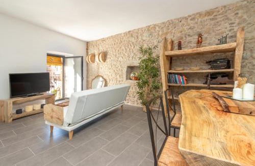 Sant Jordi Desvalls Apartment | Eco-Apartament Costa Brava