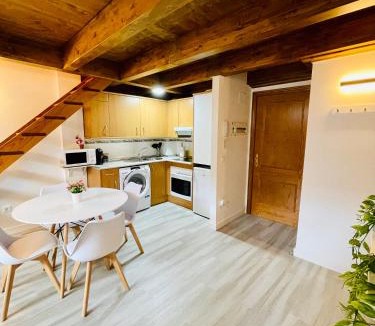 Biescas Apartment | El Ático reformado con aire acondicionado en el centro, ascensor, garaje y WiFi