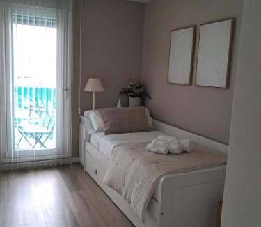 Barrio de Jesus Apartment | El Balcón del Ebro by Alogest- Vistas, piscina y 2 parking