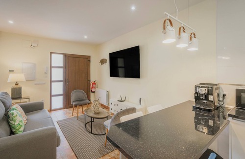 Villanueva de Avila House | El Encanto del Alberche 'Casa 5' with Mountain View, Shared Pool and Wi-Fi