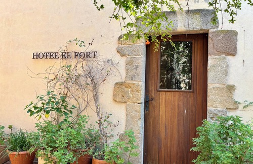 Ullastret Apartment | EL FORT DúLLASTRET, Apartment 2: Standard double room with kitchenette