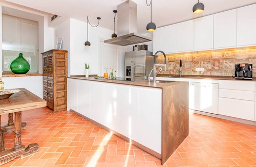 Can Ginebre Apartment | El Huerto - Spacious apartment inside Masia