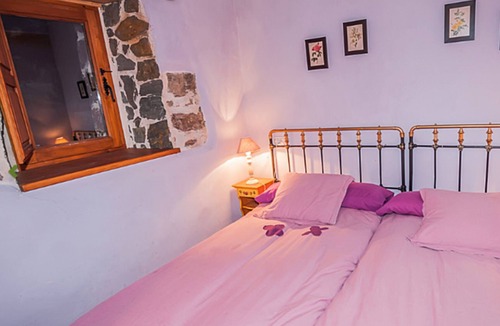 Lazado Cottage | El Llao, cozy cottage for 2/4 people with fireplace.