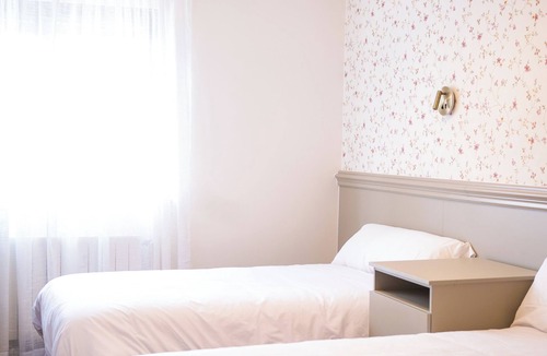 Vecinos Hostel | El Portón de la Huebra