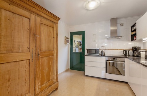 La Oliva Villa | El Refugio Vacation Home with Mountain Views, Private Pool, and Wi-Fi