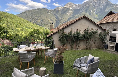 Larrede House | El Rincón de Cayetana - House with fireplace, garden and barbecue -National Park