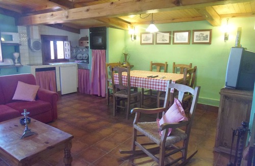 Castrejon de la Pena Cottage | El Uncar - El Gallinero (4 people) Animals are allowed