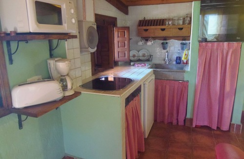 Castrejon de la Pena Cottage | El Uncar - El Gallinero (4 people) Animals are allowed