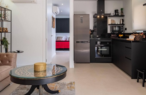 Palamos House | Elegant Retreat: Private Pool, Near Platja Gran, Modern Amenities