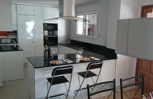 Empuriabrava Villa | Empuriabrava, Villa canal, 8 bedrooms air-conditioned, 18 people, 5 bathrooms, pool, jacuzzi, 25m quay.