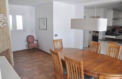 Empuriabrava Villa | Empuriabrava, Villa canal, 8 bedrooms air-conditioned, 18 people, 5 bathrooms, pool, jacuzzi, 25m quay.