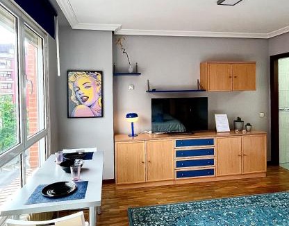 Las Campas y San Claudio Apartment | Encantador estudio en la Florida con plaza de parking