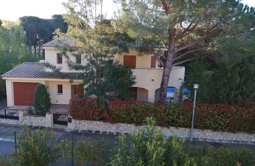 Calonge Villa | Enjoy the peace and comfort of home in a beautiful region