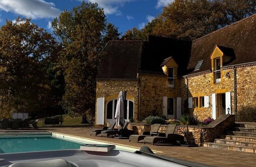 Beynac-et-Cazenac Villa | Epic view Chateau with private Pool & Hot Tub - Family & pet friendly