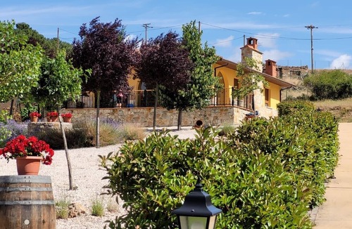 Hontoria del Pinar Cottage | Eras de la Cabizuela House (full rental) for 7 people VuT-09/071
