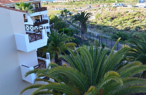 San Miguel de Abona Apartment | Beautiful apartment. 2 ch., sea view, south-facing terrace, swimming pool, the sea 5 minutes away.