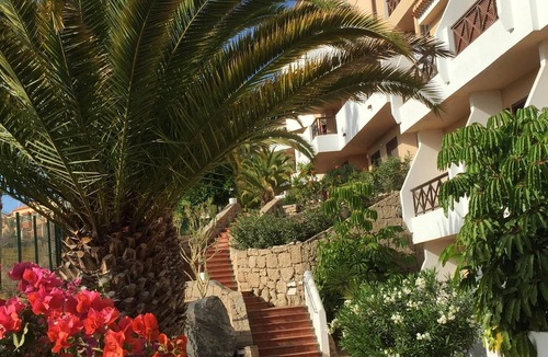 San Miguel de Abona Apartment | Beautiful apartment. 2 ch., sea view, south-facing terrace, swimming pool, the sea 5 minutes away.