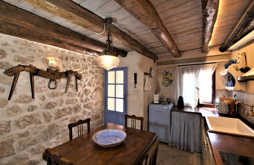 Montejo de la Vega de la Serrezuela Cottage | Wabisabi Townhouse en Hoces del Río Riaza