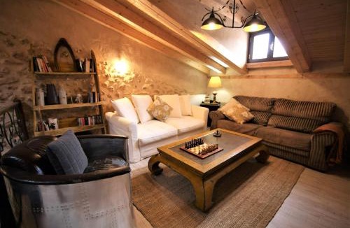 Montejo de la Vega de la Serrezuela House | Wabisabi Townhouse