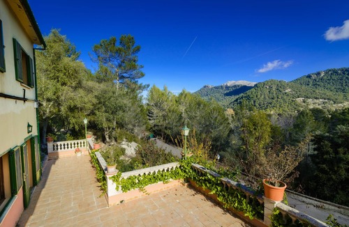 Lluc House | ES VINT I NOU - Beautiful house with great terrace amidst the mountains.