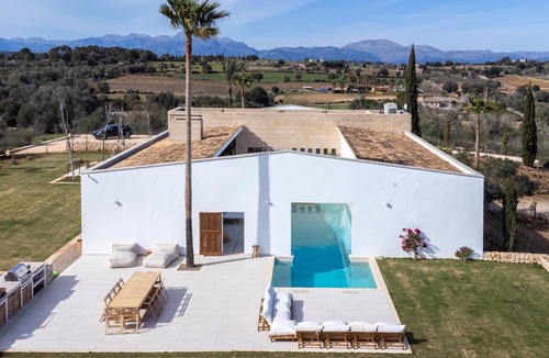 Maria de la Salut Ski Chalet | Spectacular designer villa 10 minutes from Playa de Muro