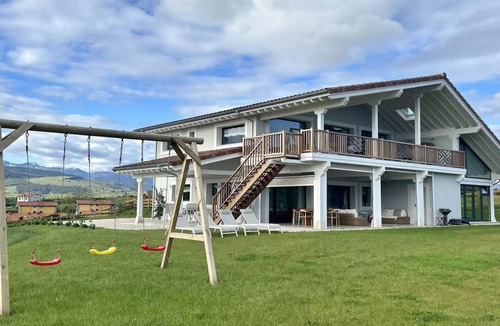 San Vicente de la Barquera House | Espectacular Casa en un Alto con Vistas al Cantábrico y Picos de Europa