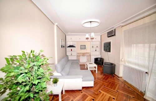 Valladolid City Centre Apartment | Espacios Blanco Santiago: 180m2, city center, parking included!