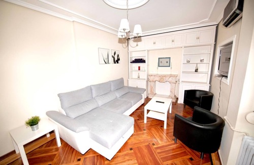 Valladolid City Centre Apartment | Espacios Blanco Santiago: 180m2, city center, parking included!