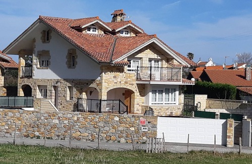 Castro Urdiales Apartment | Exclusive apartment in beach Sonabia with a view to the sea and the mountain.
