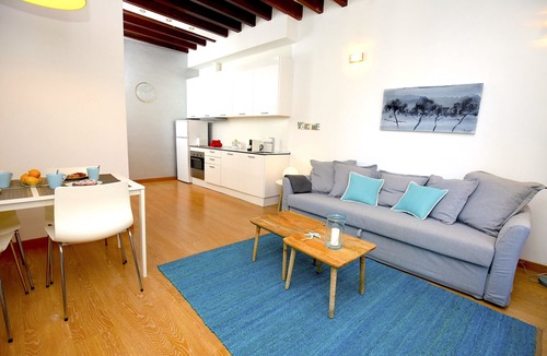La Missio Apartment | Fabulous Apartment in the City Center with Wifi, AC, Balcony, Fully Equipped