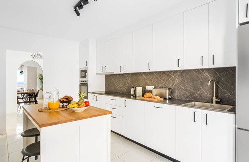 Santa Cruz de Tenerife Villa | Family villa with private heated pool and ocean views