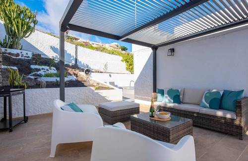 Santa Cruz de Tenerife Villa | Family villa with private heated pool and ocean views