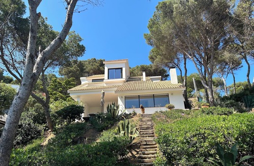 Tamariu House | Fantastic pet-friendly villa with direct access to the sea