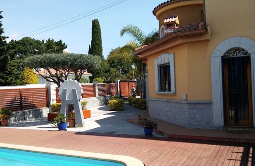 Pineda de Mar Ski Chalet | Fantastic vacation home, Large private pool, Free Wifi