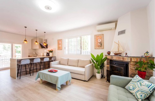 Torrent House | Fantastic vacation home in suburb of Valencia.