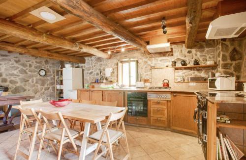 Panton House | Farmhouse in Castrotañe with Terrace