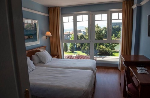 San Vicente de la Barquera Hotel | Faro de San Vicente