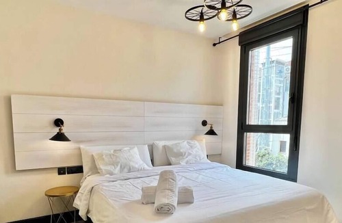 Almendrales Apartment | FD/ Beautiful penthouse with terrace. Parking. TV/WIFI