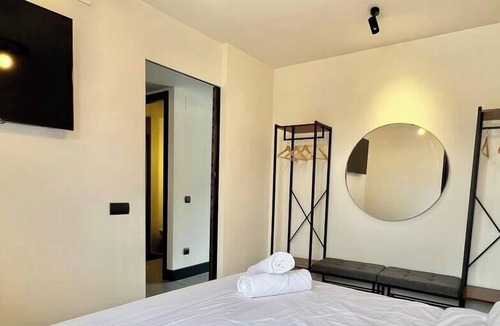Almendrales Apartment | FD/ Beautiful penthouse with terrace. Parking. TV/WIFI