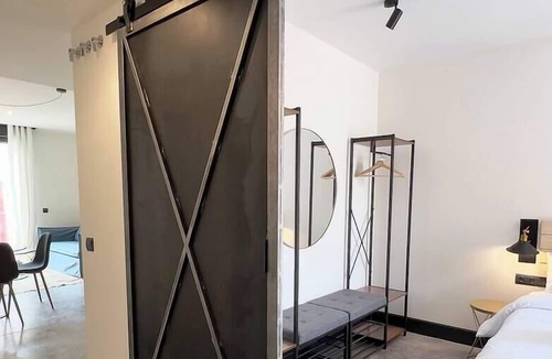 Almendrales Apartment | FD/ Precious new apartment. Parking. Smart TV