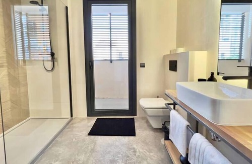 Almendrales Apartment | FD/ Precious new apartment. Parking. Smart TV