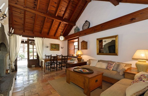 El Paso Villa | Finca "Casa Calimera" with Private Terraces, Private Garden & Wi-Fi