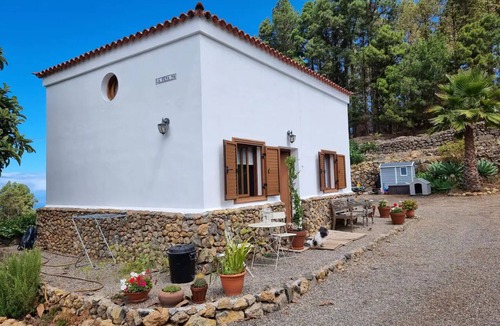 Icod de los Vinos Villa | Finca 'Casa Regina' with Private Pool, Private Terrace and Wi-Fi